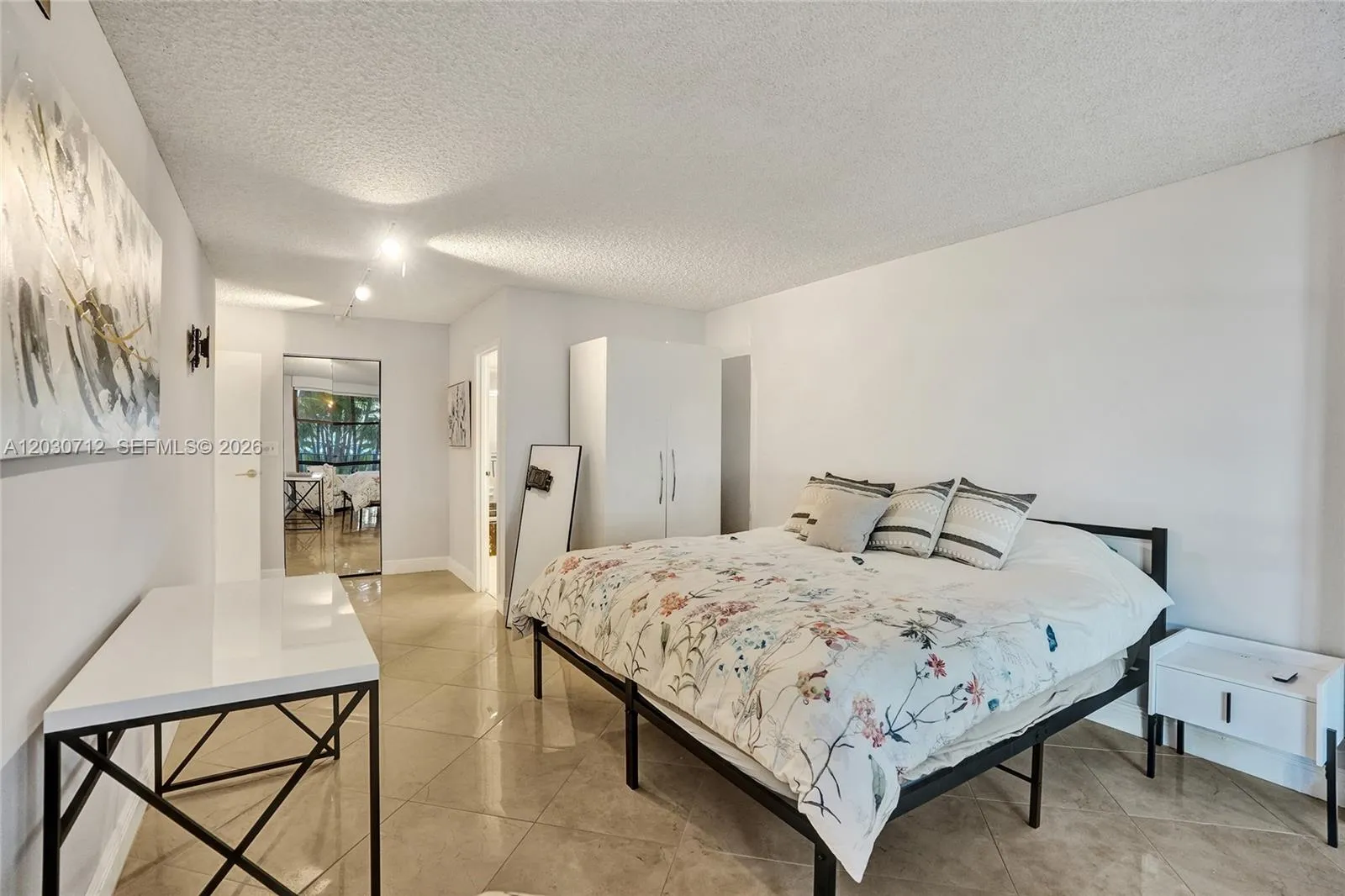 1000 Parkview Dr # 104, Hallandale Beach FL 33009