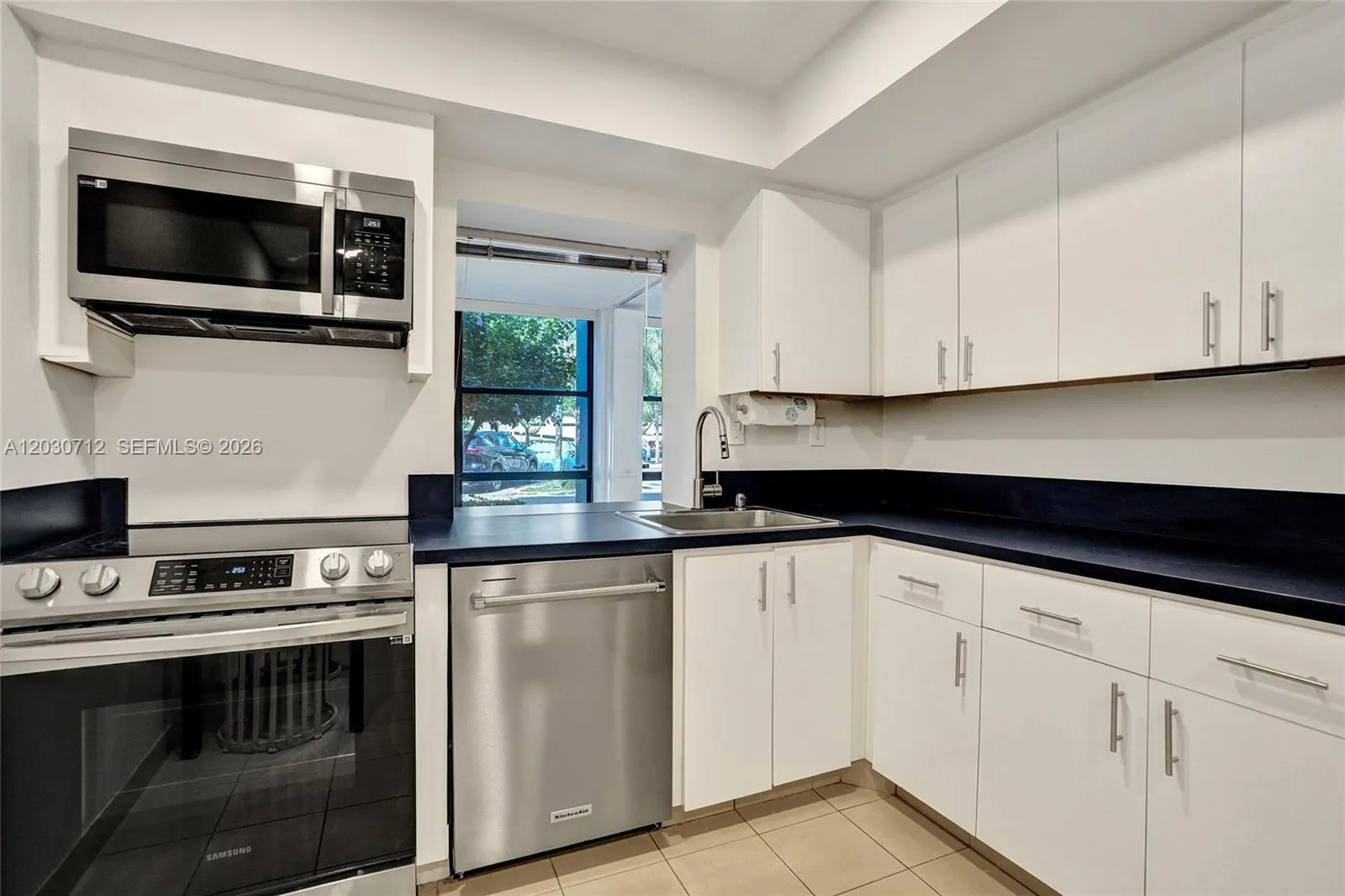 1000 Parkview Dr # 104, Hallandale Beach FL 33009