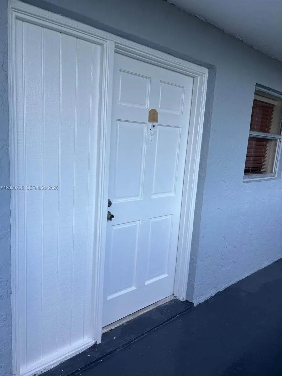 9357 Fontainebleau Blvd # D422, Miami FL 33172