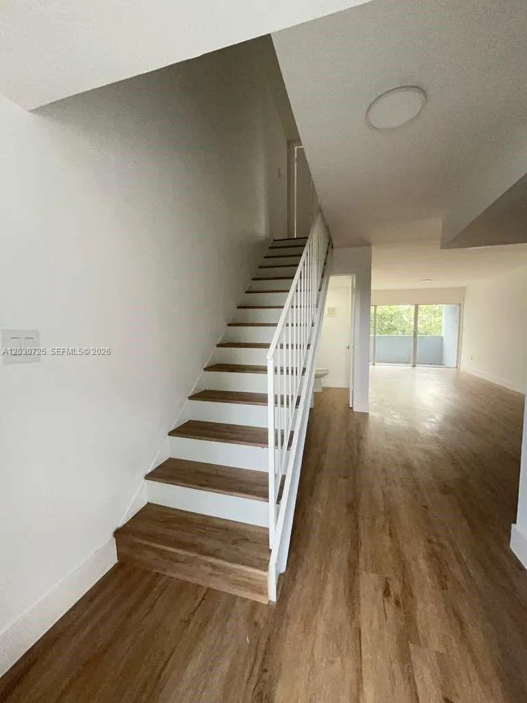 9357 Fontainebleau Blvd # D422, Miami FL 33172