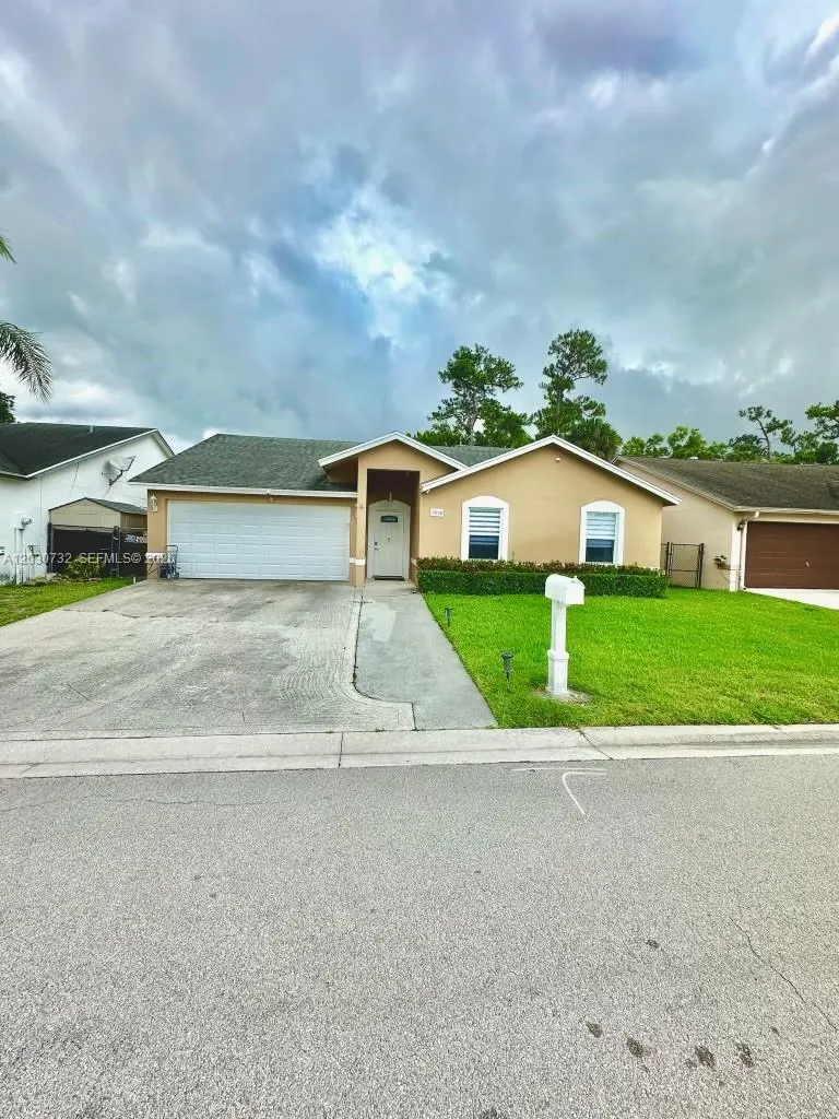 1010 Salmon Isle, Green Acres FL 33413
