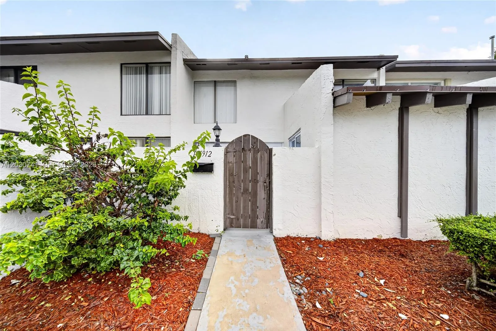 6912 SW 110th Ave, Miami FL 33173