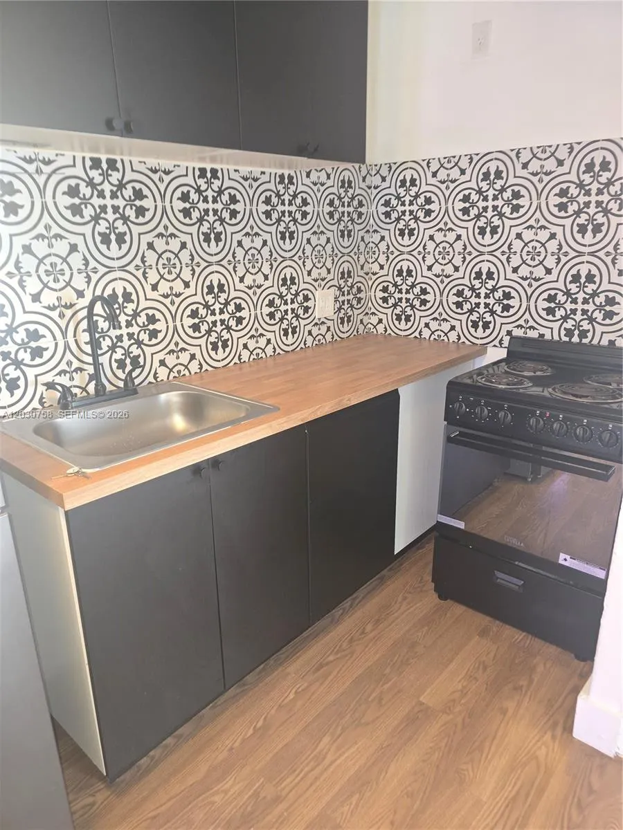 66 W 13th St # 3, Hialeah FL 33010