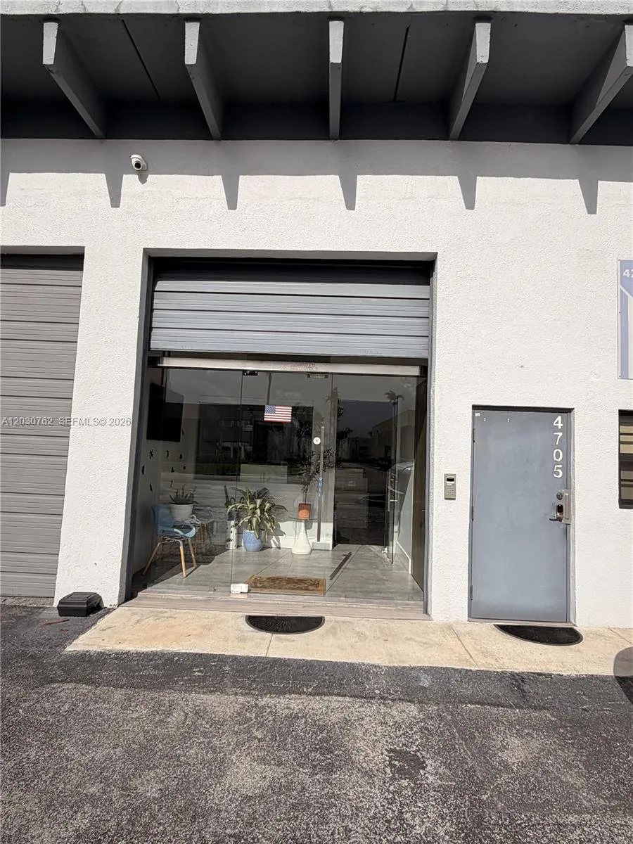 4709 SW 74th Ave, Miami FL 33155