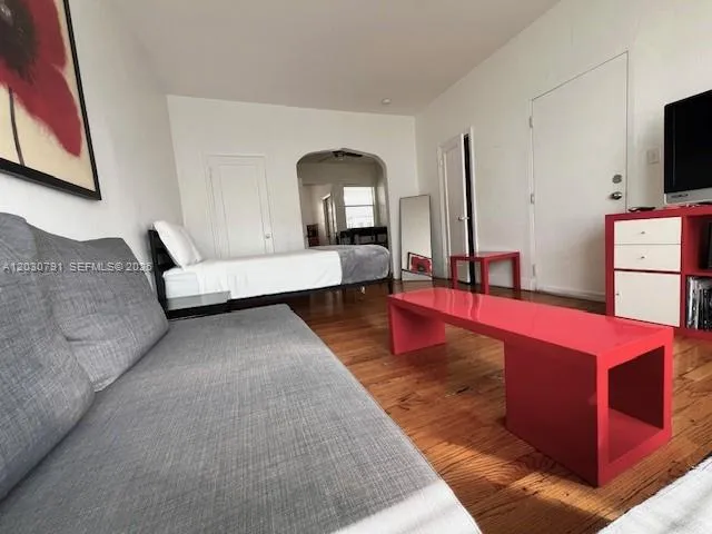601 7th St # 4, Miami Beach FL 33139