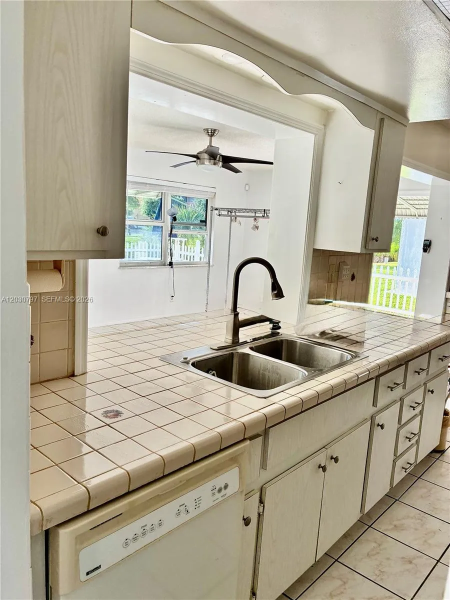 4805 NW 49th Rd, Tamarac FL 33319
