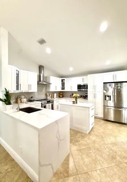 248 W Riverbend Dr, Sunrise FL 33326