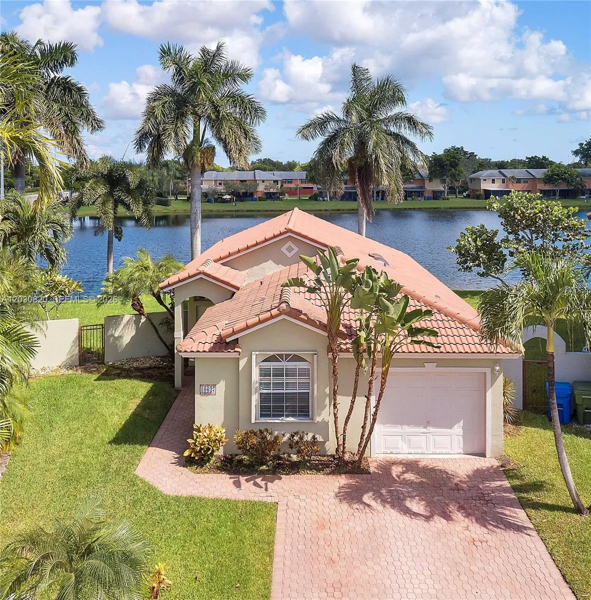 10627 NW 7th St, Pembroke Pines FL 33026