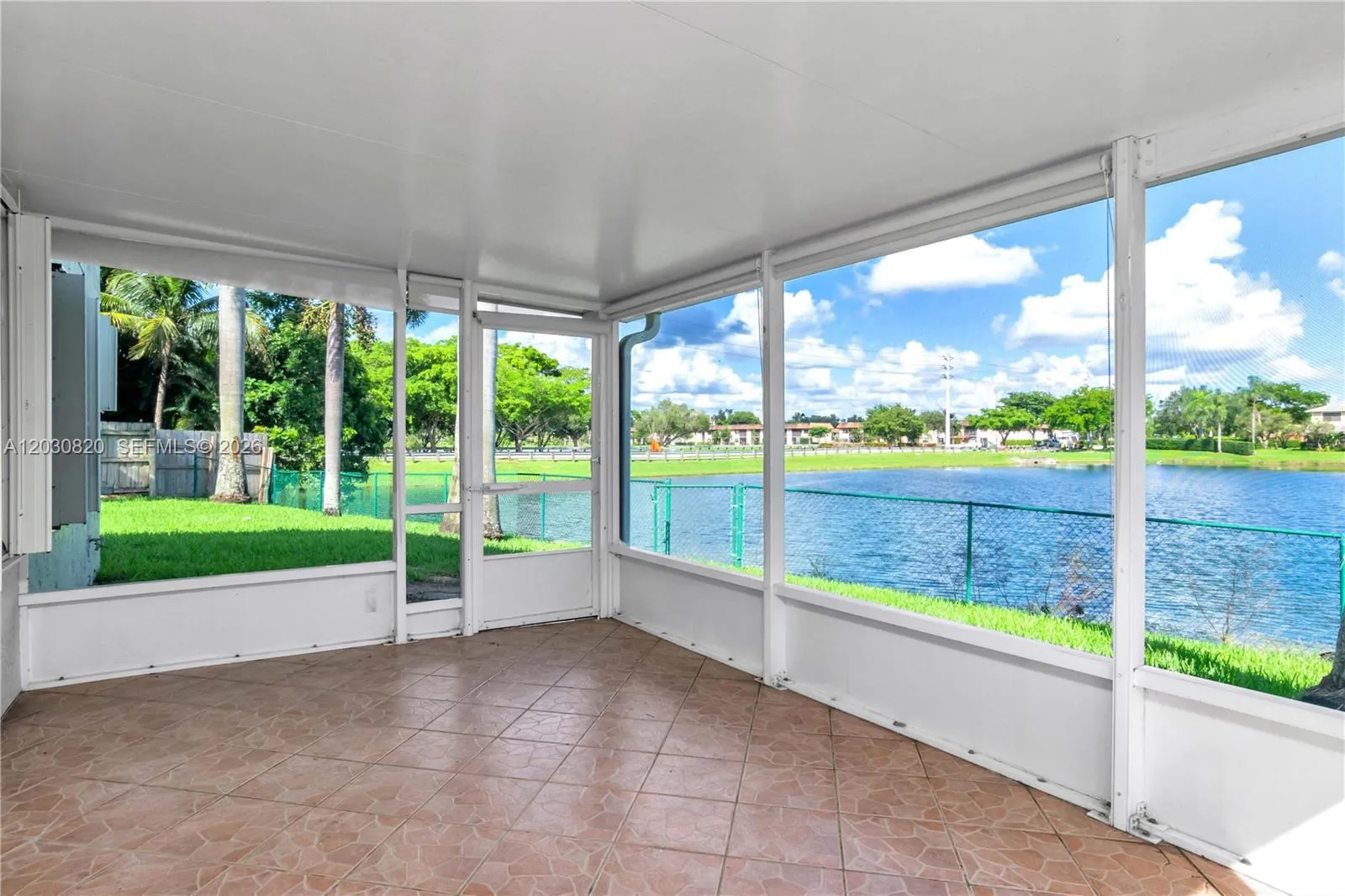 10627 NW 7th St, Pembroke Pines FL 33026