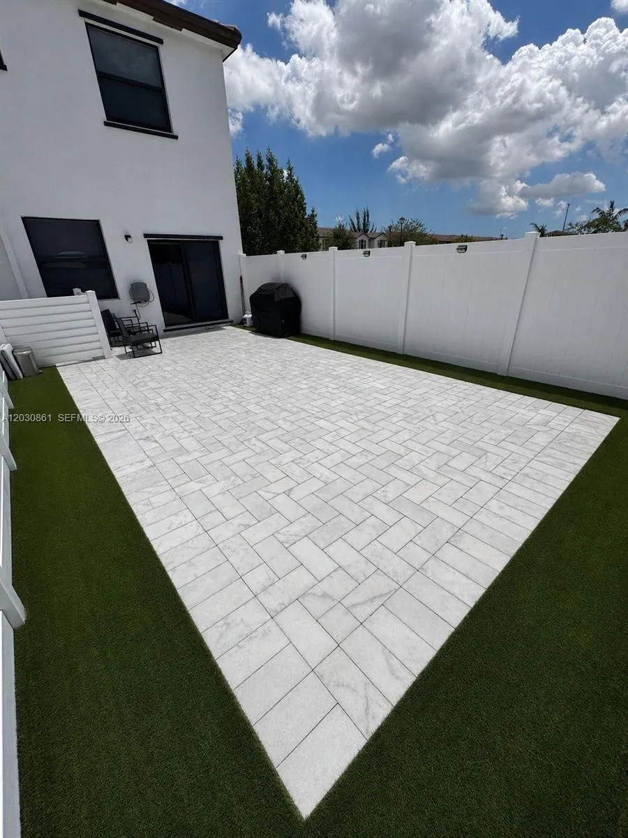 11024 W 35th Ln, Hialeah FL 33018