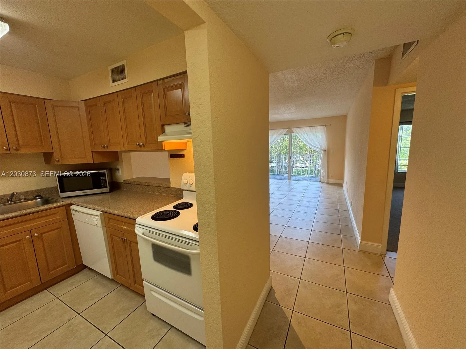 5201 Geneva Way # 308, Doral FL 33166