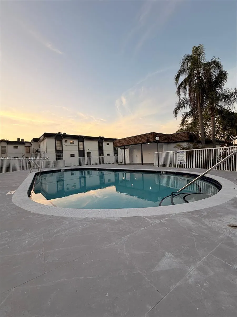 7250 SW 94th Pl # B8, Miami FL 33173