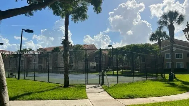 8020 N Nob Hill Rd # 205, Tamarac FL 33321
