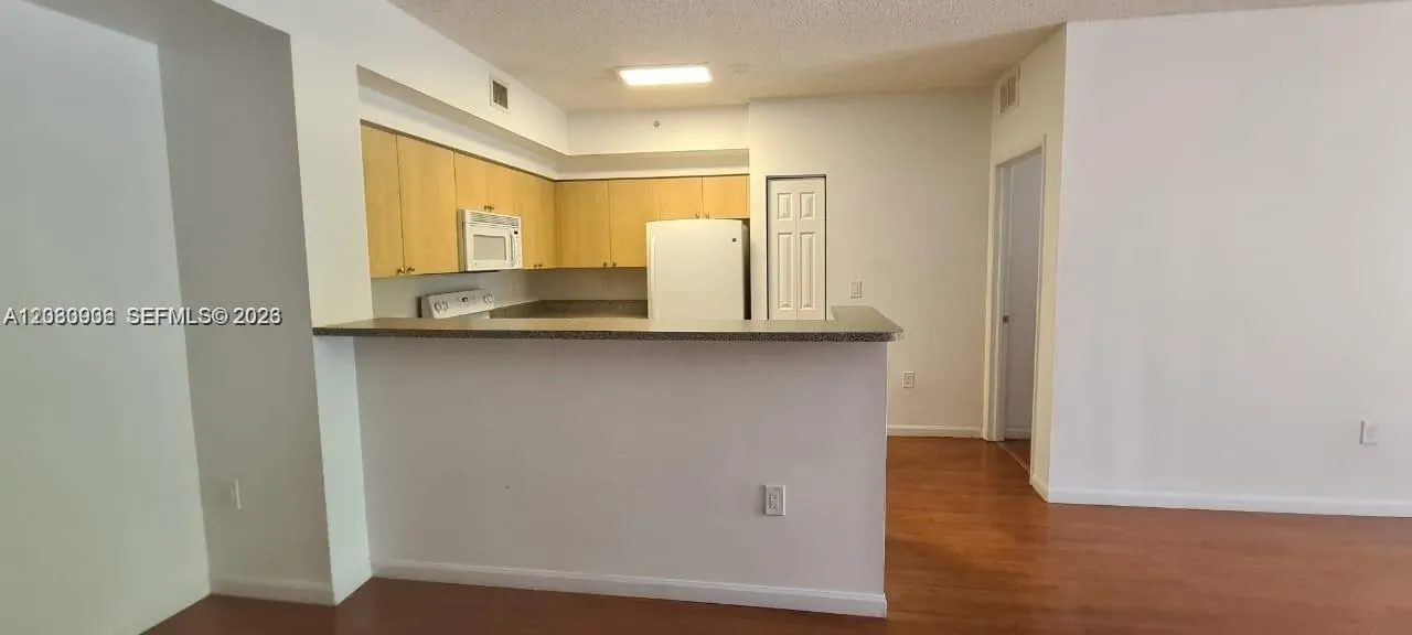 8020 N Nob Hill Rd # 205, Tamarac FL 33321