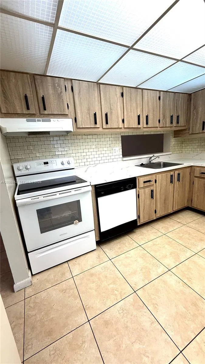 8540 SW 133rd Ave Rd # 422, Miami FL 33183