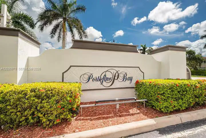2327 NE 37th Ter, Homestead FL 33033