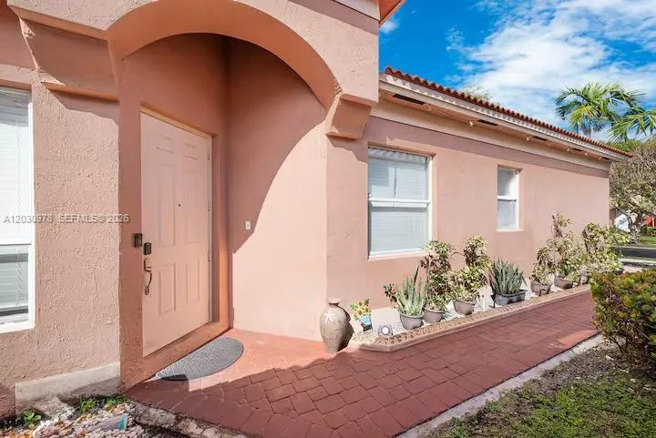 2327 NE 37th Ter, Homestead FL 33033