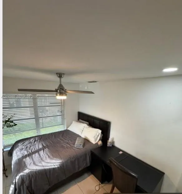 1585 NW 70th Ln, Margate FL 33063