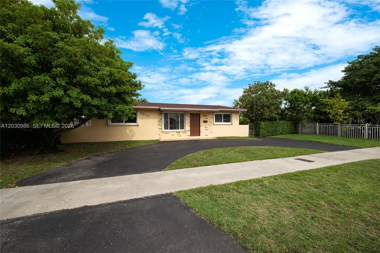 3210 SW 94th Ct, Miami FL 33165