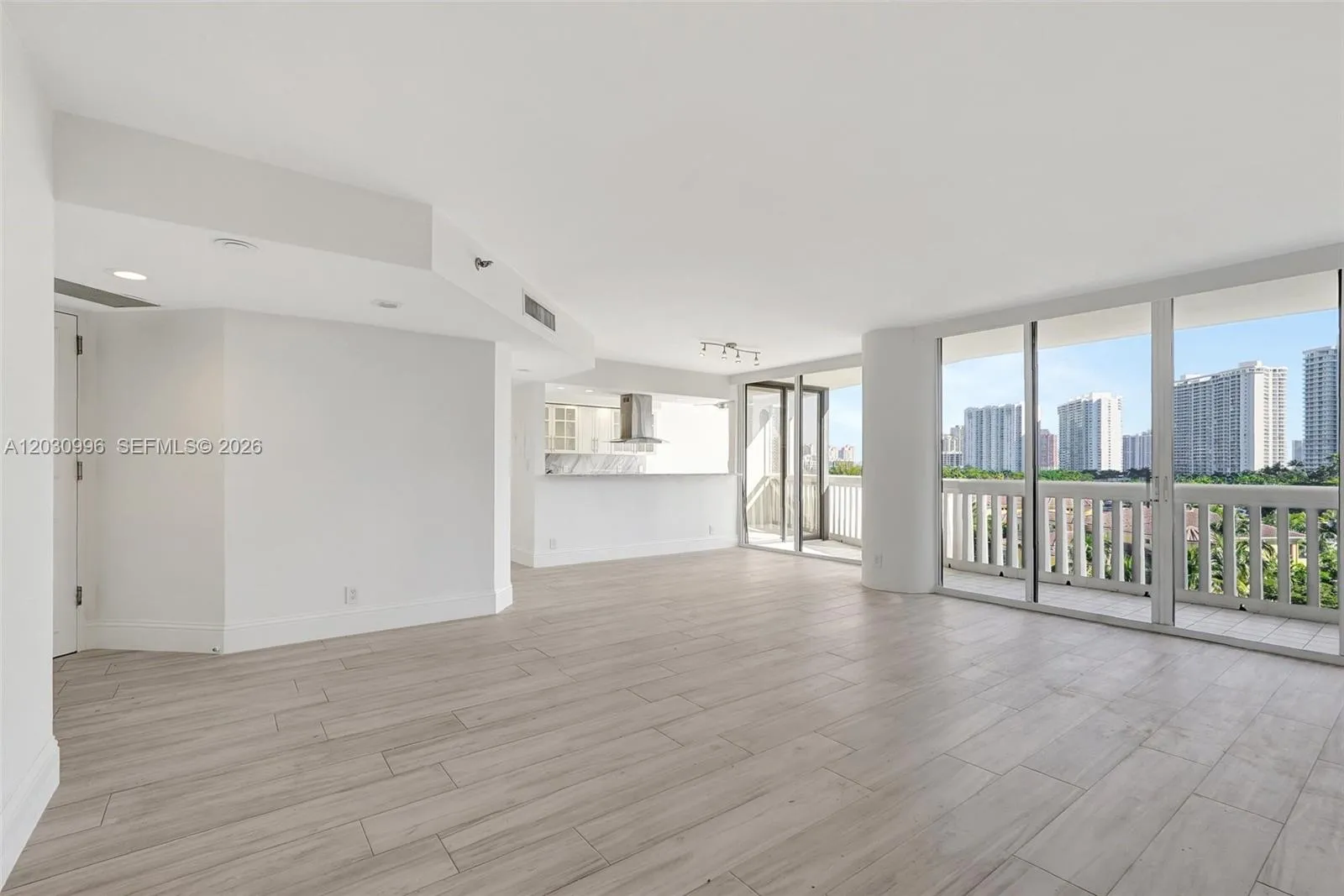 1000 Island Blvd # 707, Aventura FL 33160