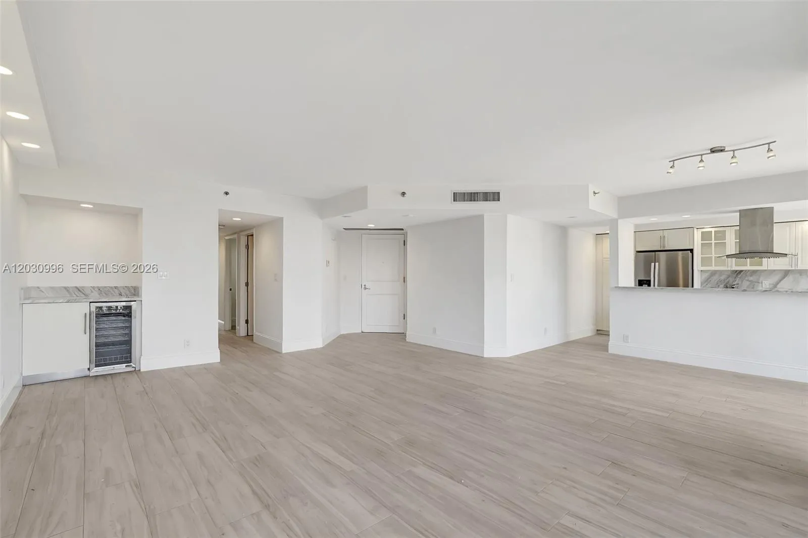 1000 Island Blvd # 707, Aventura FL 33160