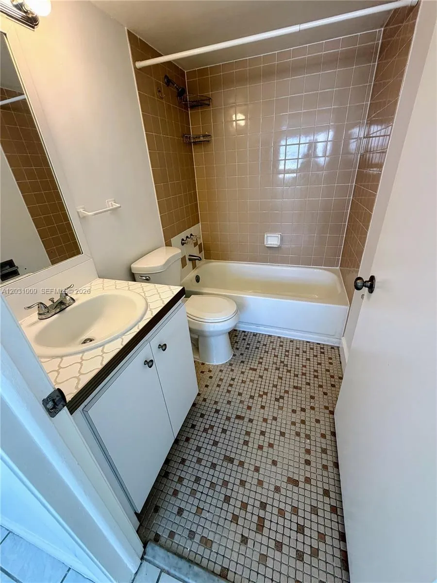 2001 Bay Dr # 401, Miami Beach FL 33141