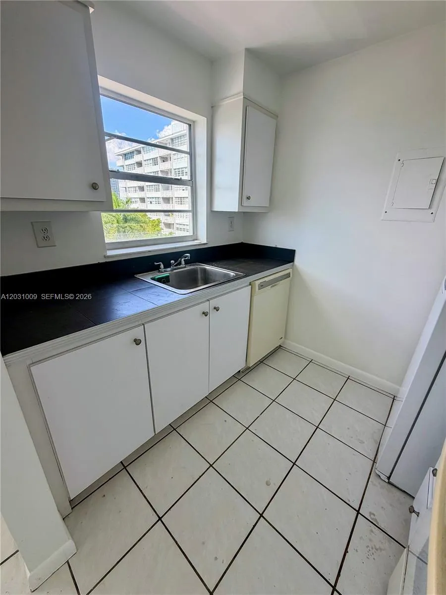 2001 Bay Dr # 401, Miami Beach FL 33141