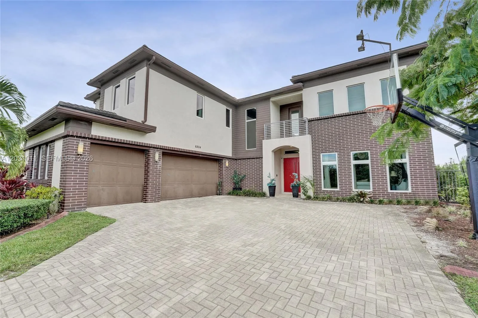 6804 N Stillwater Shores Dr, Davie FL 33314