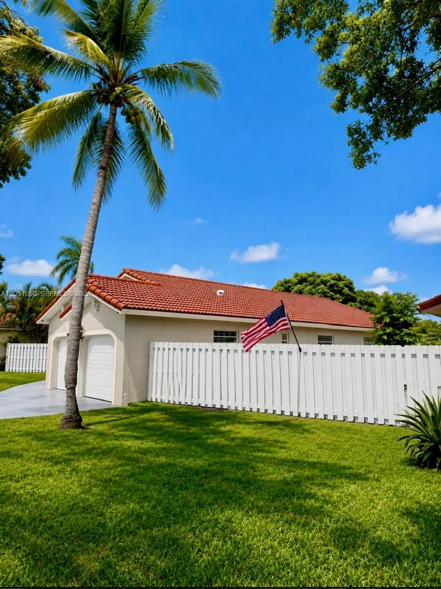 18145 NW 61st Ave, Hialeah FL 33015