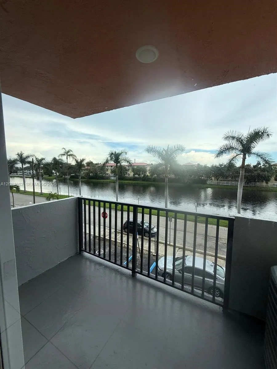 2075 NE 164th St # 302, North Miami Beach FL 33162