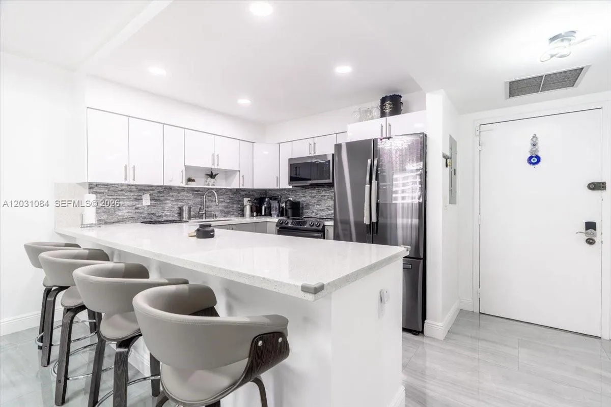 600 Three Islands Blvd # 1413, Hallandale Beach FL 33009