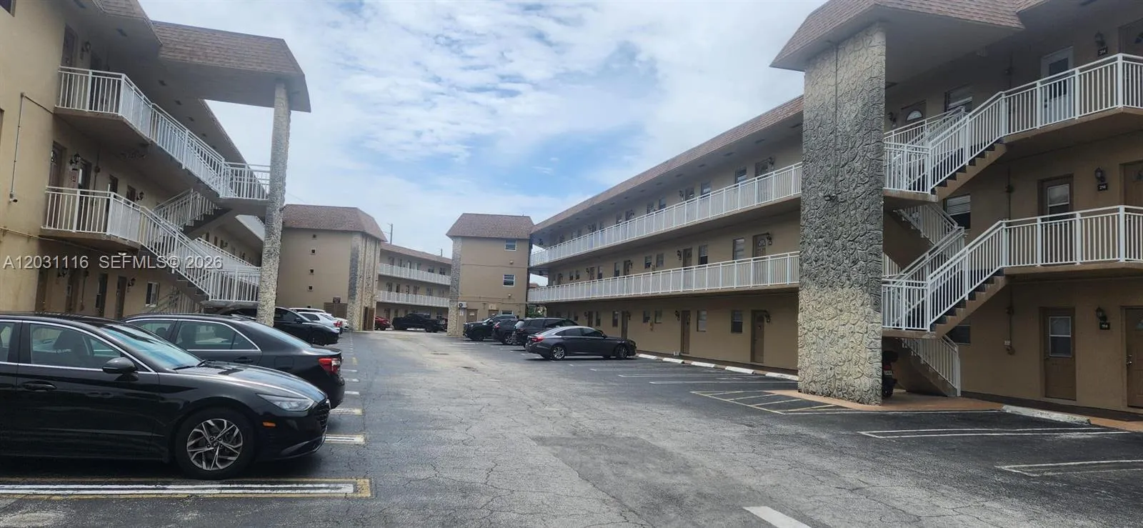 5021 W Oakland Park Blvd # 313, Lauderdale Lakes FL 33313