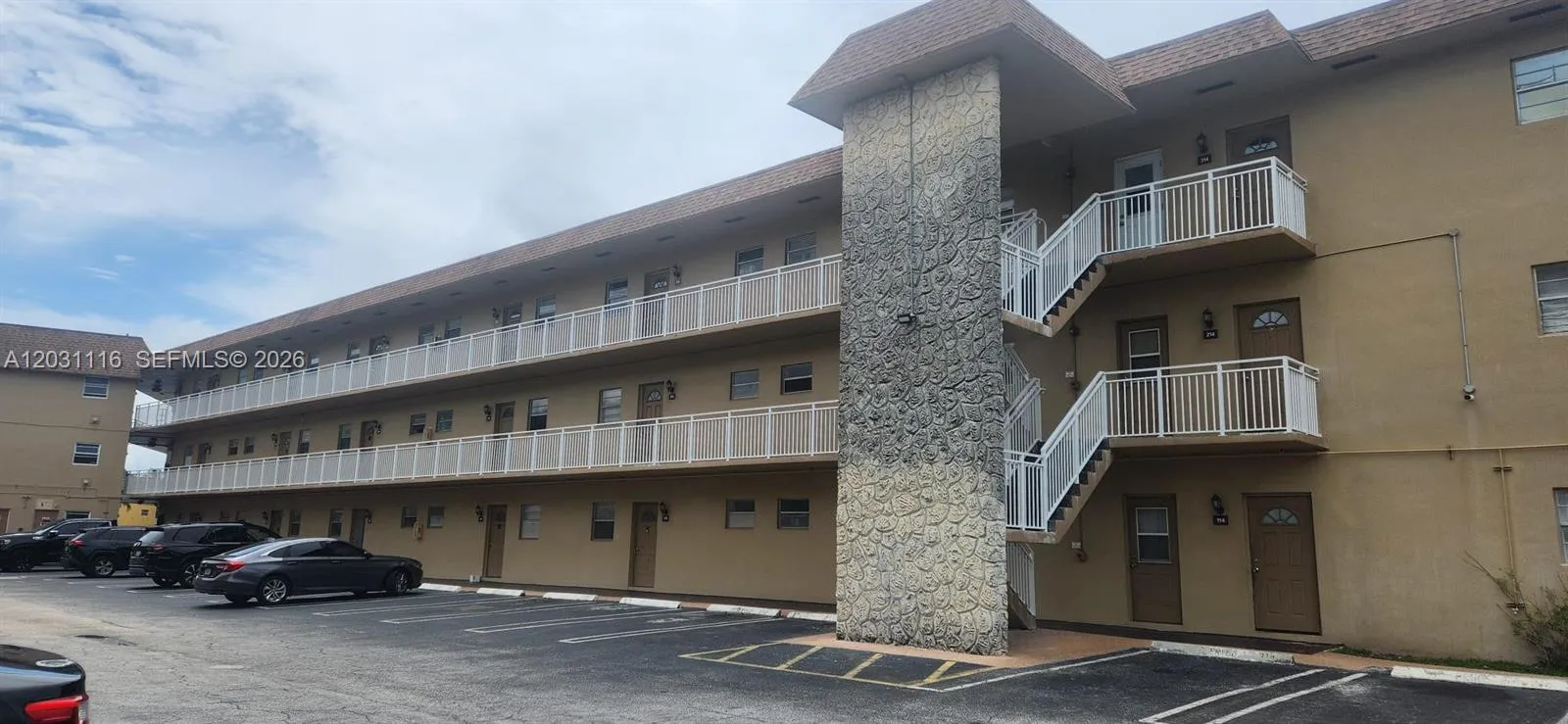 5021 W Oakland Park Blvd # 313, Lauderdale Lakes FL 33313
