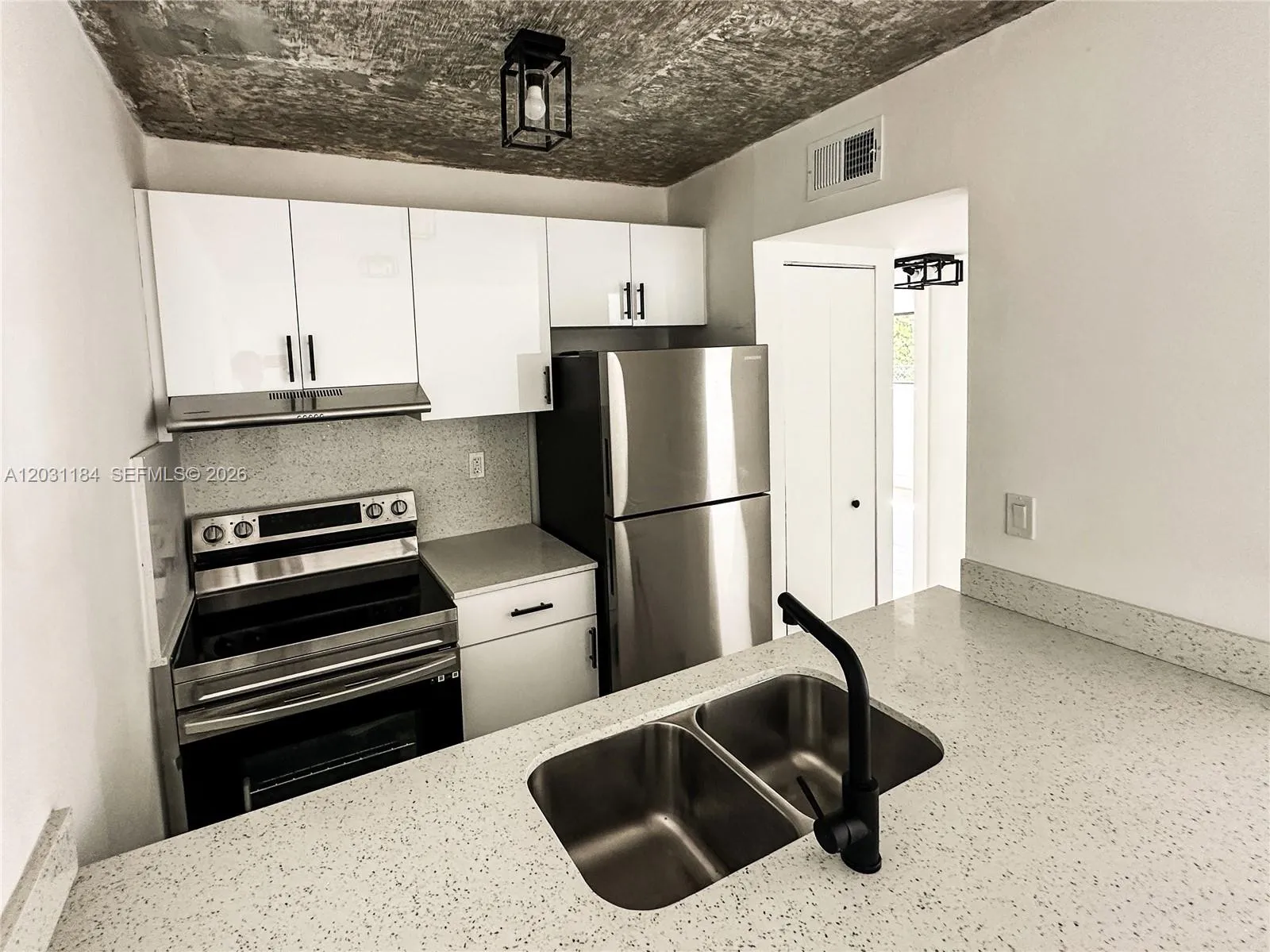 190 NW 69th St # 8, Miami FL 33150