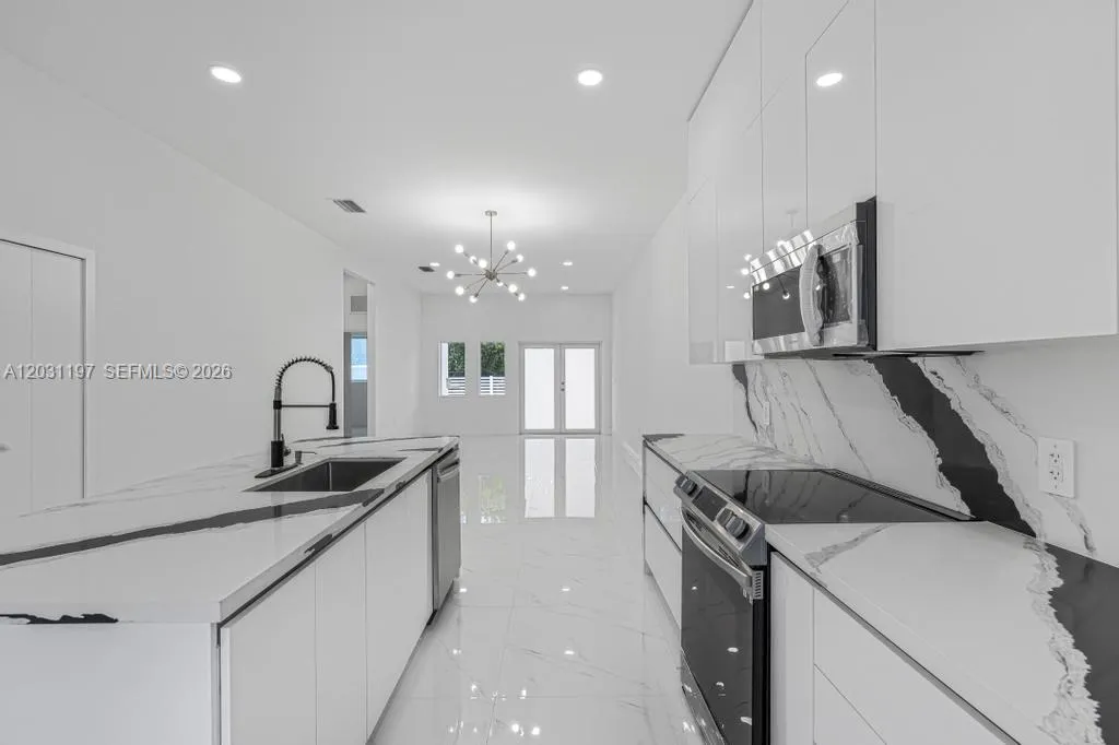 2419 NW 97th St # B, Miami FL 33147