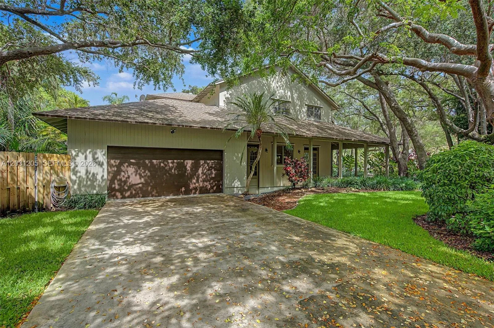 8200 SW 182nd St, Palmetto Bay FL 33157