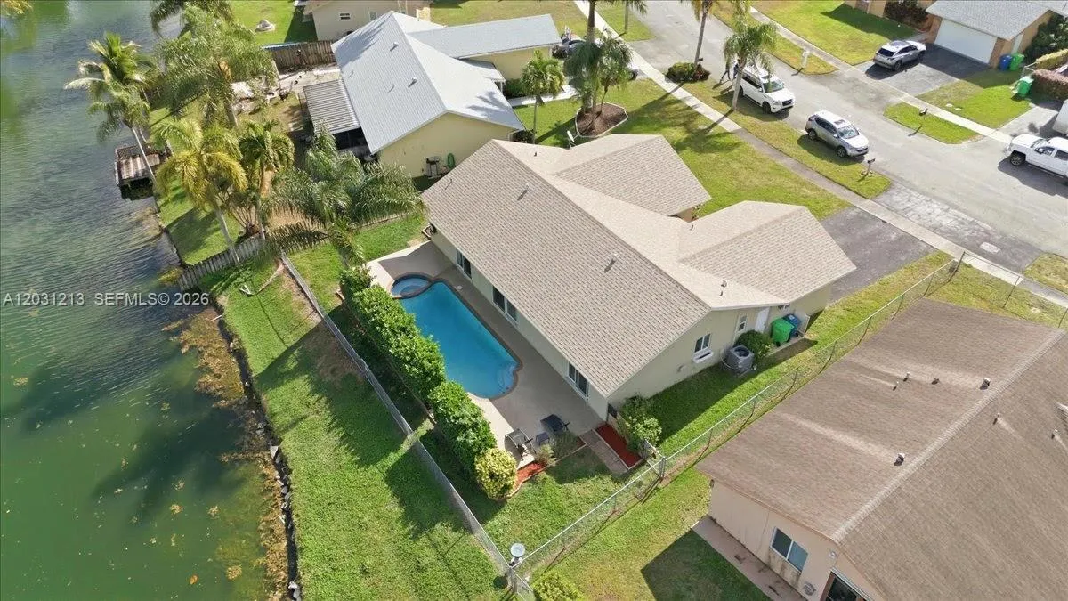 9349 NW 47th St, Sunrise FL 33351