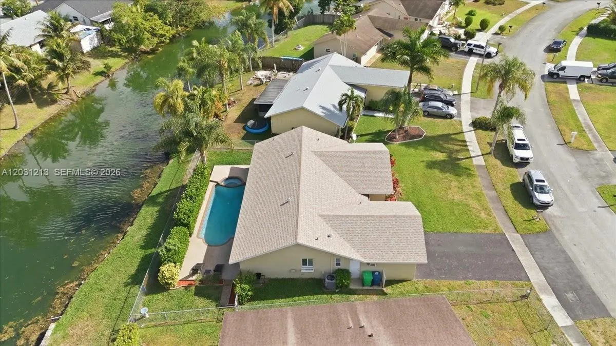 9349 NW 47th St, Sunrise FL 33351