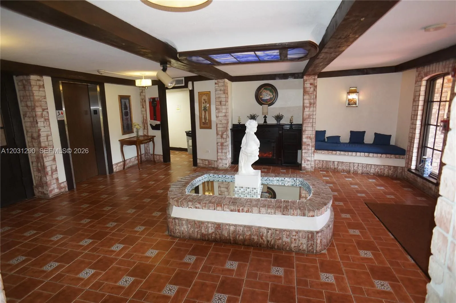 3650 Inverrary Dr # 1M, Lauderhill FL 33319