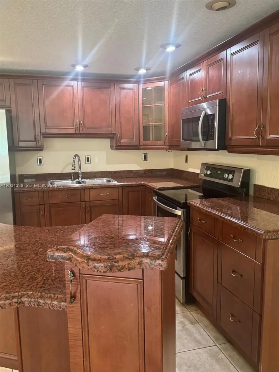 11173 NW 7th St # 18, Miami FL 33172