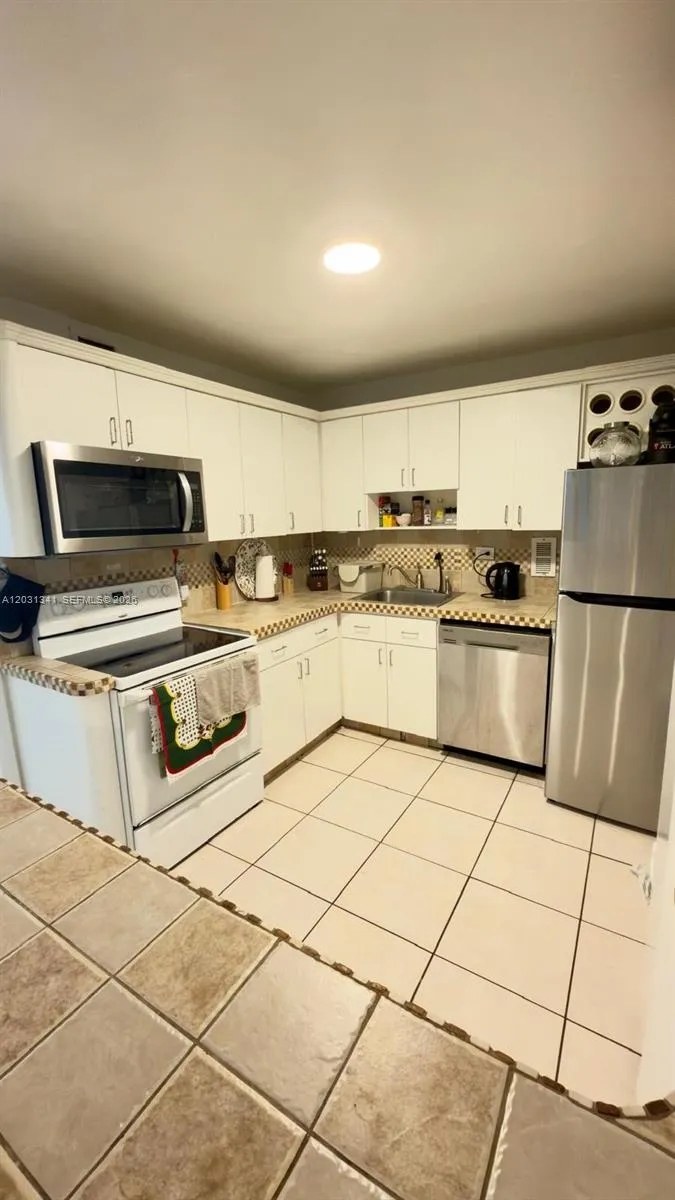 5555 Collins Ave # 16W, Miami Beach FL 33140
