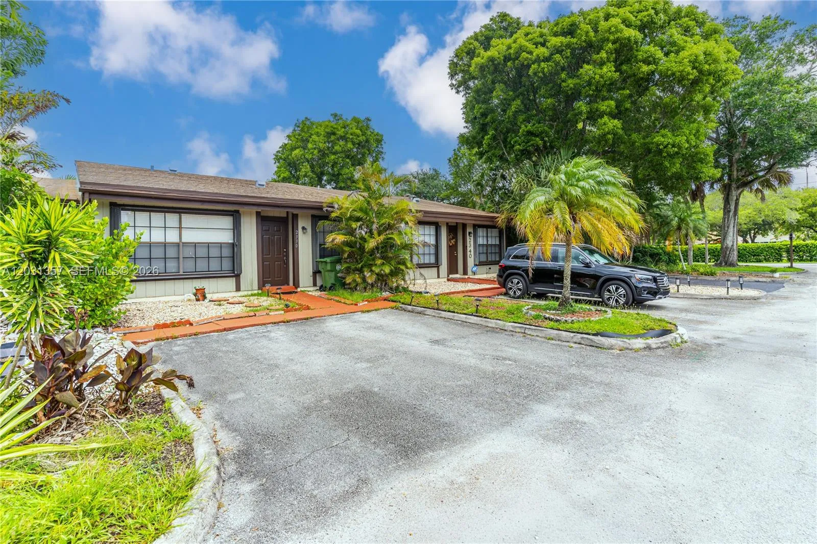 2330 Plum Ct, Pembroke Pines FL 33026