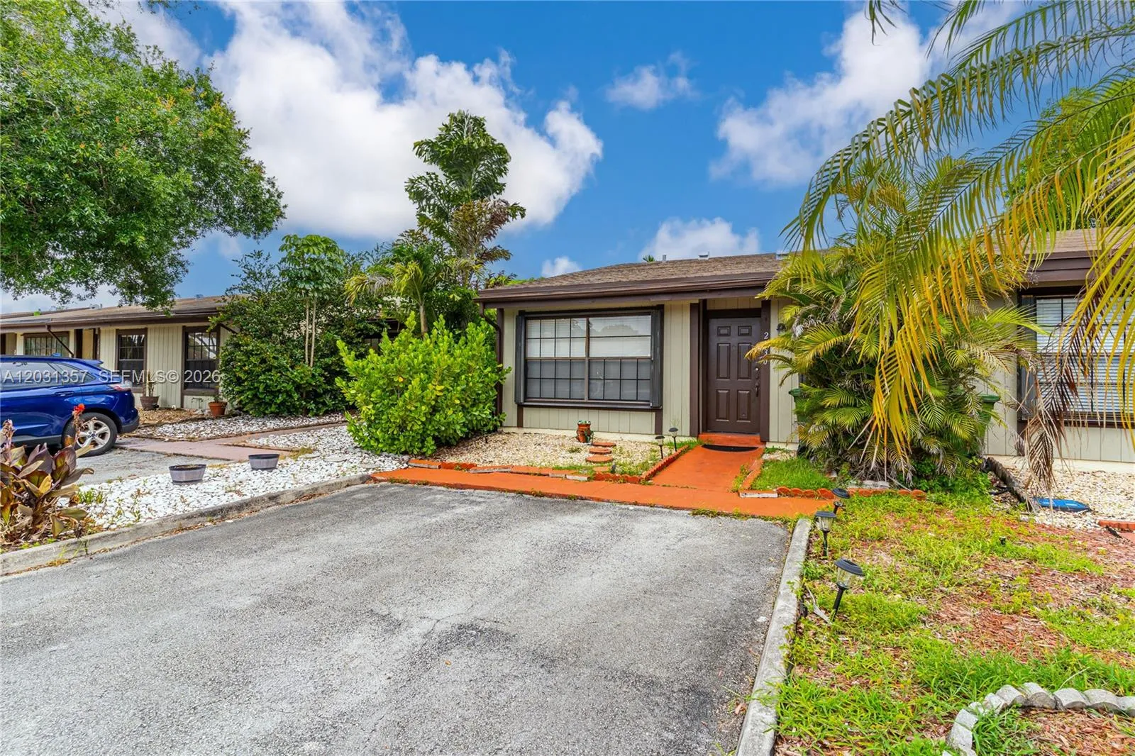 2330 Plum Ct, Pembroke Pines FL 33026