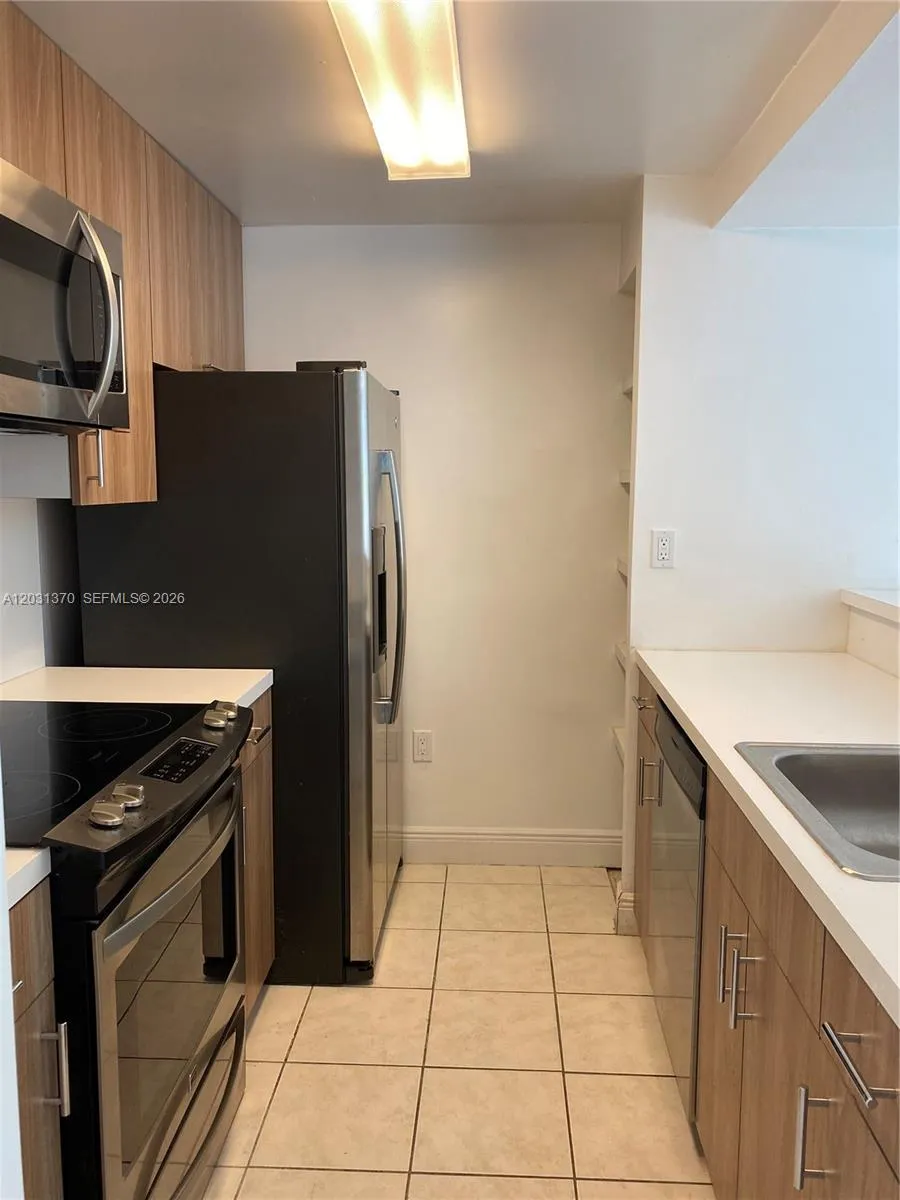 7075 NW 186th St # C308, Hialeah FL 33015