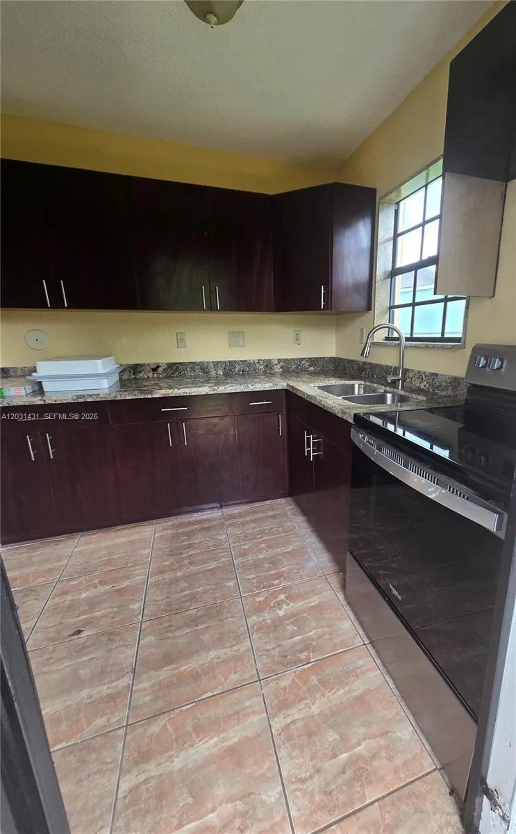 313 NW 97th St # 313, Miami FL 33150