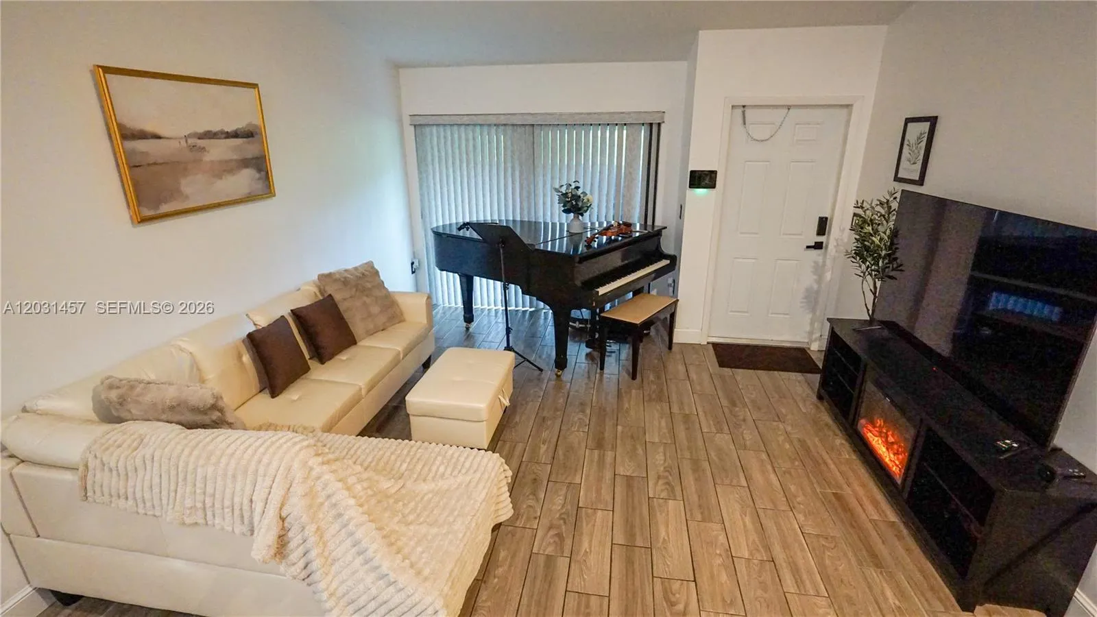 2566 N Nob Hill Rd, Sunrise FL 33322