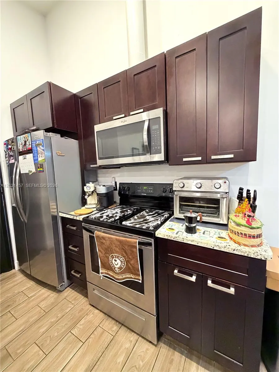 2566 N Nob Hill Rd, Sunrise FL 33322