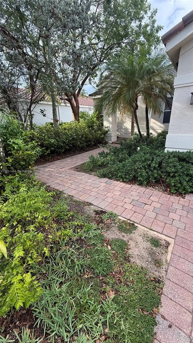 748 Tulip Cir, Weston FL 33327