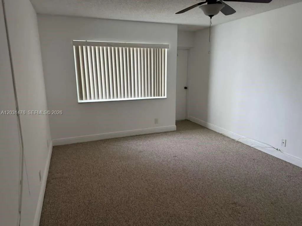 140 Lakeview Dr # 211, Weston FL 33326
