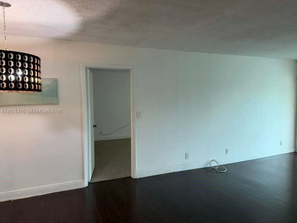 140 Lakeview Dr # 211, Weston FL 33326